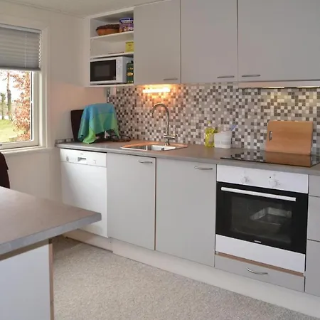 Three-bedroom In Feriehus *